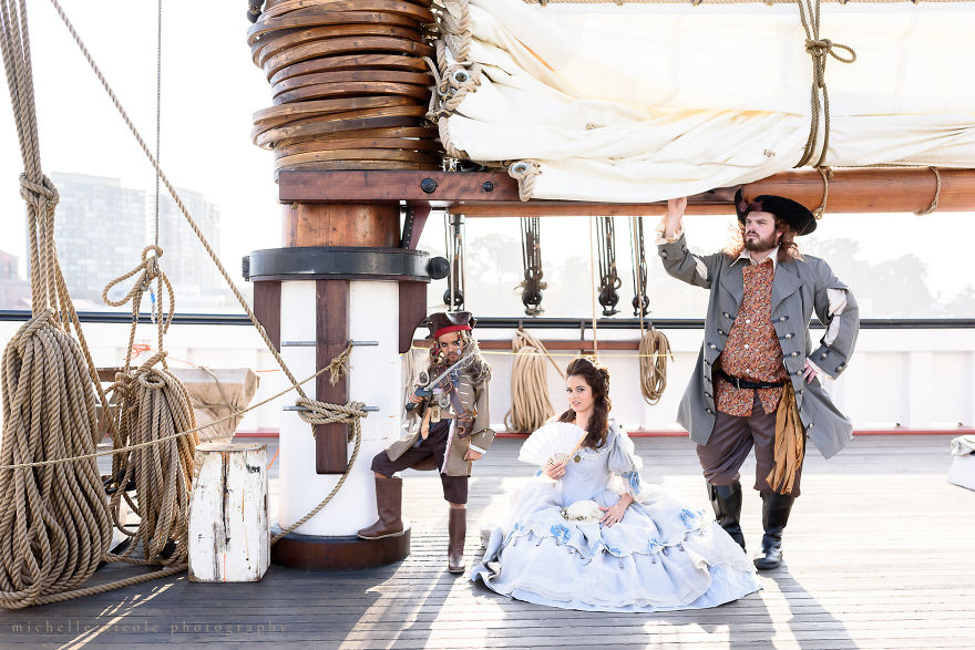 Amazing Disney Family Dresses Up For Halloween For 7 Years Straight Amazing Disney Family Dresses Up For Halloween For 7 Years Straight