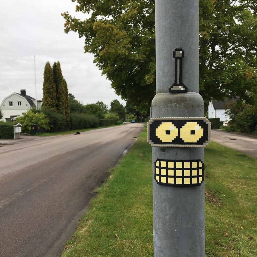 Someone Is ‘Vandalising’ Streets With Pixel Art, And The Result Is Awesome Someone Is ‘Vandalising’ Streets With Pixel Art, And The Result Is Awesome