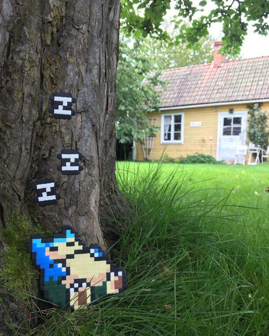 Someone Is ‘Vandalising’ Streets With Pixel Art, And The Result Is Awesome Someone Is ‘Vandalising’ Streets With Pixel Art, And The Result Is Awesome