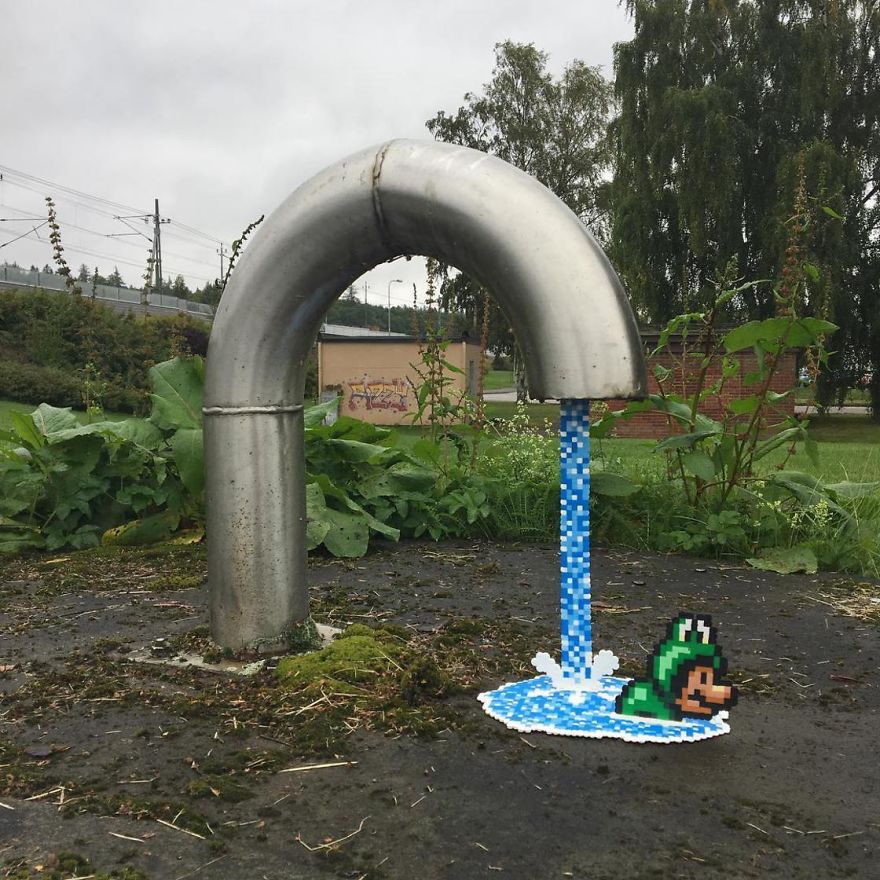 Someone Is ‘Vandalising’ Streets With Pixel Art, And The Result Is Awesome Someone Is ‘Vandalising’ Streets With Pixel Art, And The Result Is Awesome