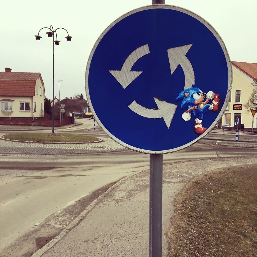 Someone Is ‘Vandalising’ Streets With Pixel Art, And The Result Is Awesome