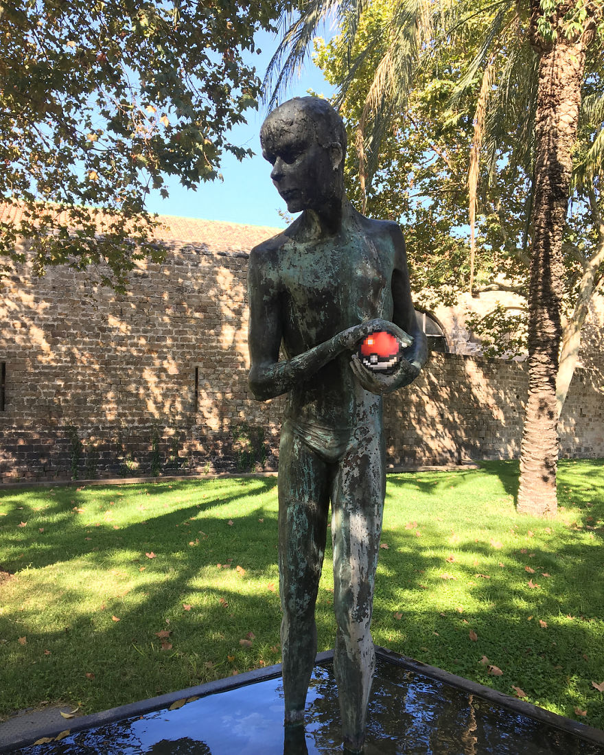 Someone Is ‘Vandalising’ Streets With Pixel Art, And The Result Is Awesome