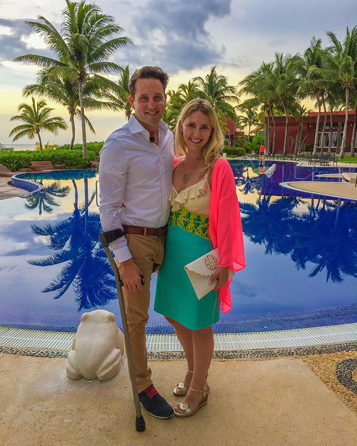 Every Halloween This One-Legged Guy Makes An Epic Halloween Costume, And He Just Revealed His 2017 Costume