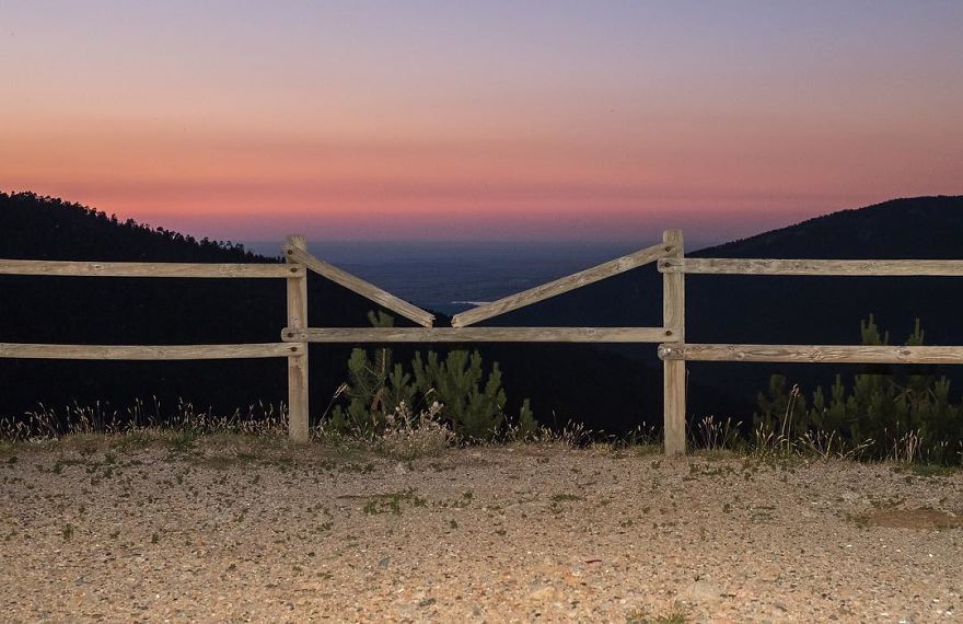 The Coincidence Project: 53 Photos That Will Make You Look Twice The Coincidence Project: 53 Photos That Will Make You Look Twice