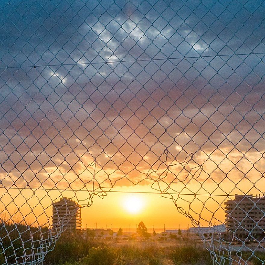 The Coincidence Project: 53 Photos That Will Make You Look Twice The Coincidence Project: 53 Photos That Will Make You Look Twice