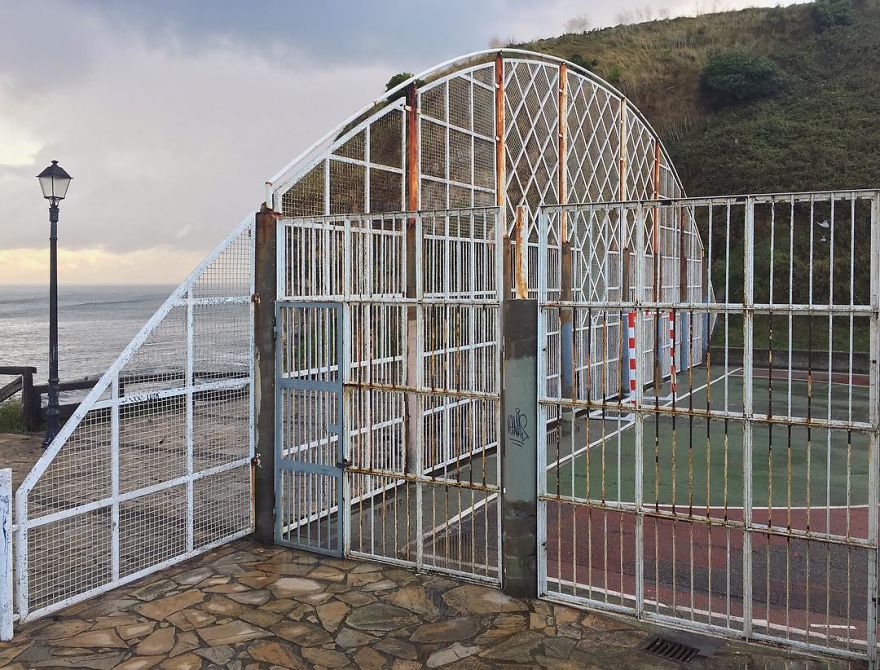 The Coincidence Project: 53 Photos That Will Make You Look Twice The Coincidence Project: 53 Photos That Will Make You Look Twice