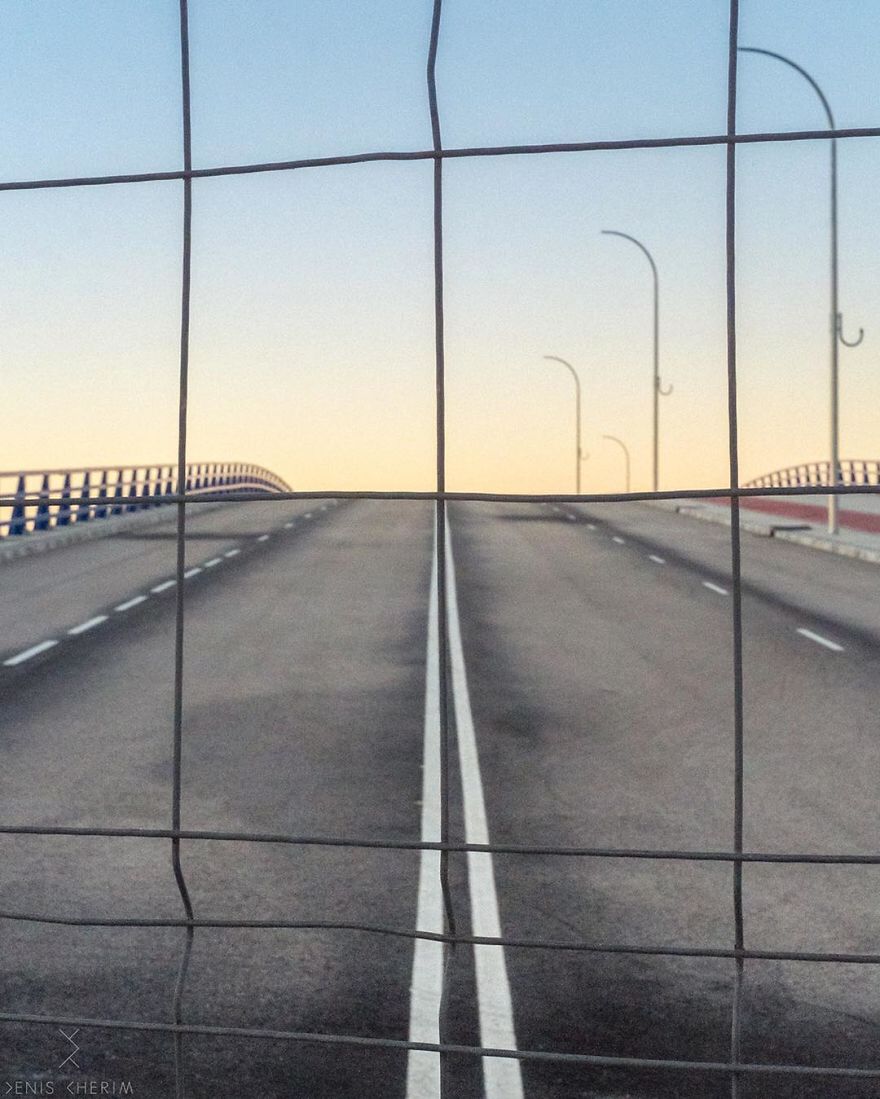 The Coincidence Project: 53 Photos That Will Make You Look Twice The Coincidence Project: 53 Photos That Will Make You Look Twice