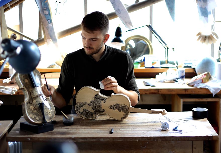 I’m The Violin Painter Who Spends Over 3 Weeks Illustrating Each One I’m The Violin Painter Who Spends Over 3 Weeks Illustrating Each One