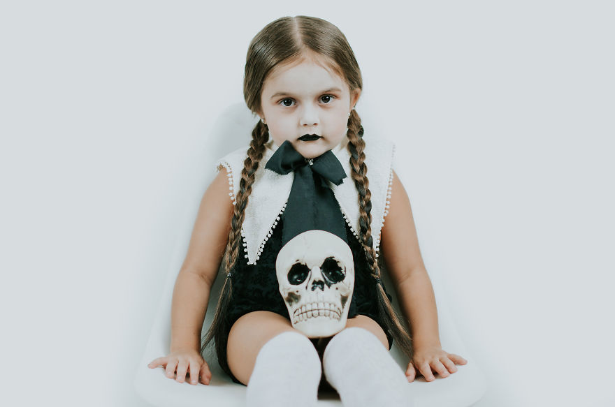These Adorable Sisters Take Halloween To The Next Level These Adorable Sisters Take Halloween To The Next Level