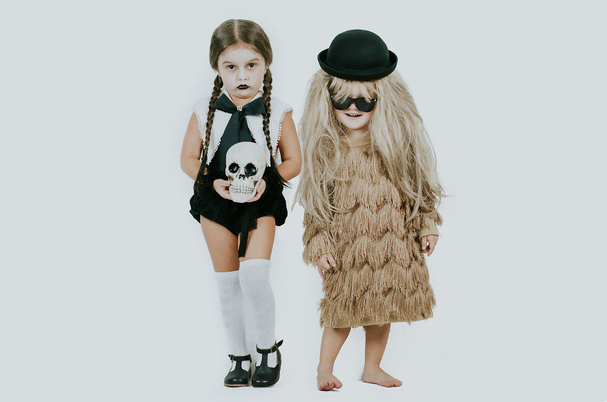 These Adorable Sisters Take Halloween To The Next Level These Adorable Sisters Take Halloween To The Next Level