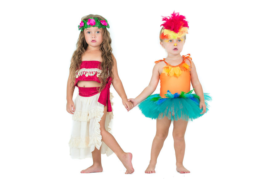 These Adorable Sisters Take Halloween To The Next Level These Adorable Sisters Take Halloween To The Next Level
