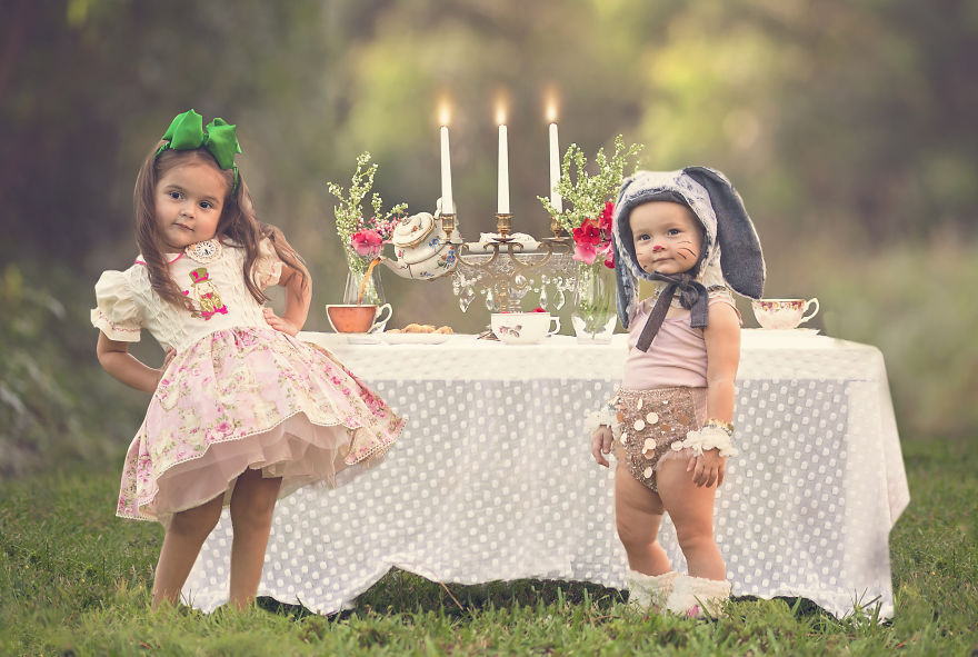 These Adorable Sisters Take Halloween To The Next Level These Adorable Sisters Take Halloween To The Next Level