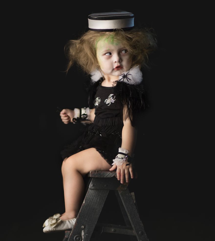 These Adorable Sisters Take Halloween To The Next Level These Adorable Sisters Take Halloween To The Next Level