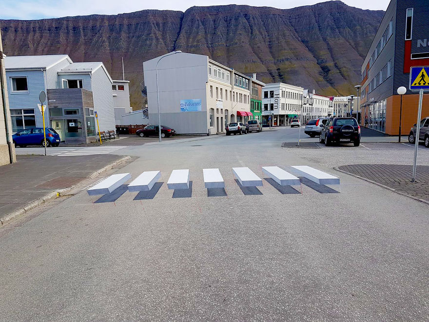 Town in Iceland Paints 3D Zebra Crosswalk To Slow Down Speeding Cars Town in Iceland Paints 3D Zebra Crosswalk To Slow Down Speeding Cars