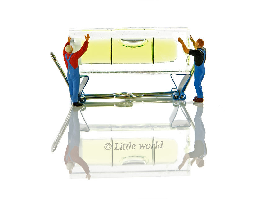 I Capture Everyday Lives Of Miniature People