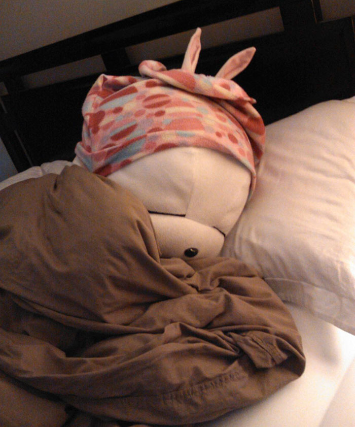 After Leaving Her Favorite Toy With God-Father Who Lives Alone, Girl Asks If He&#8217;s Having Fun &#8211; Here&#8217;s His Response