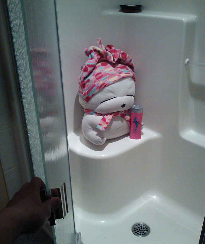 After Leaving Her Favorite Toy With God-Father Who Lives Alone, Girl Asks If He&#8217;s Having Fun &#8211; Here&#8217;s His Response