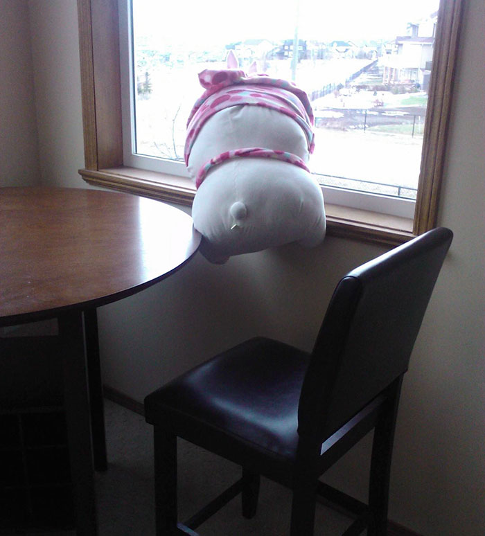 After Leaving Her Favorite Toy With God-Father Who Lives Alone, Girl Asks If He&#8217;s Having Fun &#8211; Here&#8217;s His Response