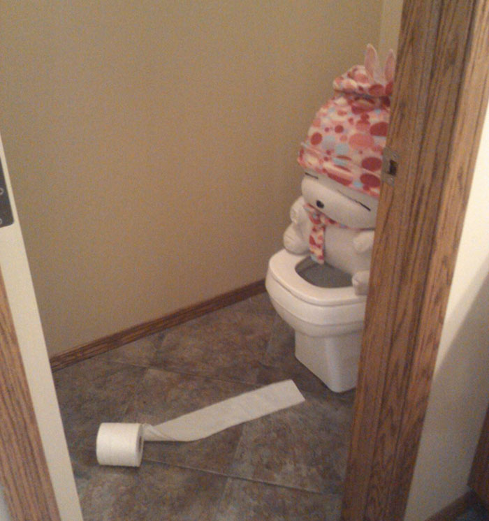 After Leaving Her Favorite Toy With God-Father Who Lives Alone, Girl Asks If He&#8217;s Having Fun &#8211; Here&#8217;s His Response