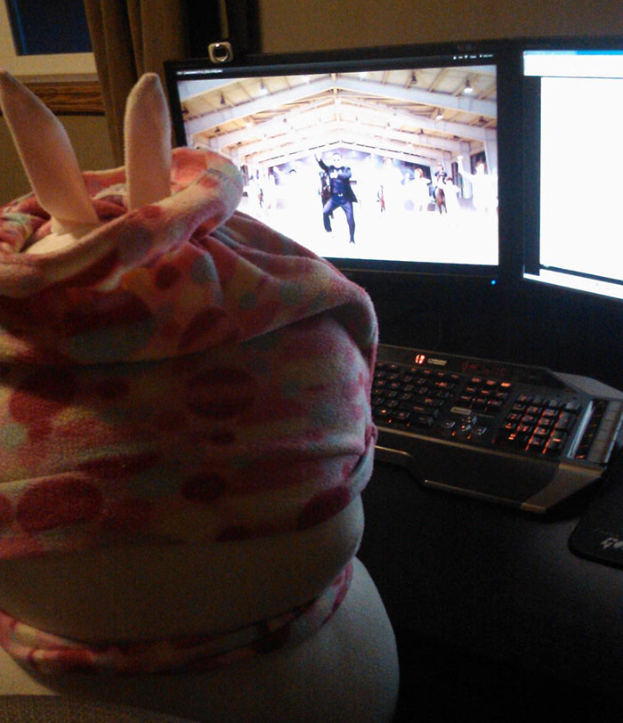 After Leaving Her Favorite Toy With God-Father Who Lives Alone, Girl Asks If He&#8217;s Having Fun &#8211; Here&#8217;s His Response