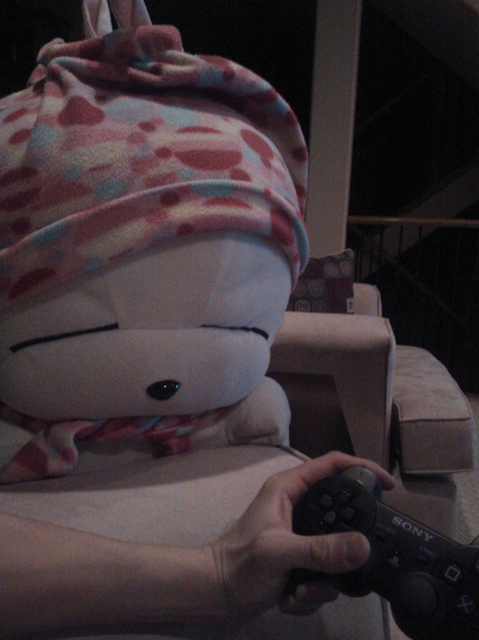 After Leaving Her Favorite Toy With God-Father Who Lives Alone, Girl Asks If He&#8217;s Having Fun &#8211; Here&#8217;s His Response