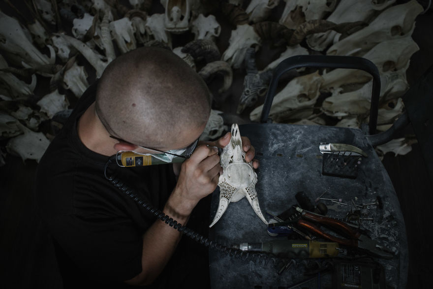 After Being Arrested For Drugs This Man Started Carving Skulls And Turned His Life Around After Being Arrested For Drugs This Man Started Carving Skulls And Turned His Life Around