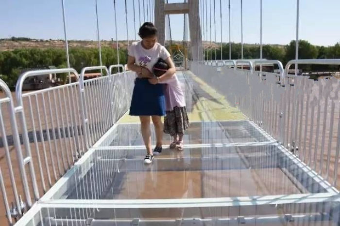 The Glass Bridge In China Will Amaze You With Optical Illusions Painted On The Ground