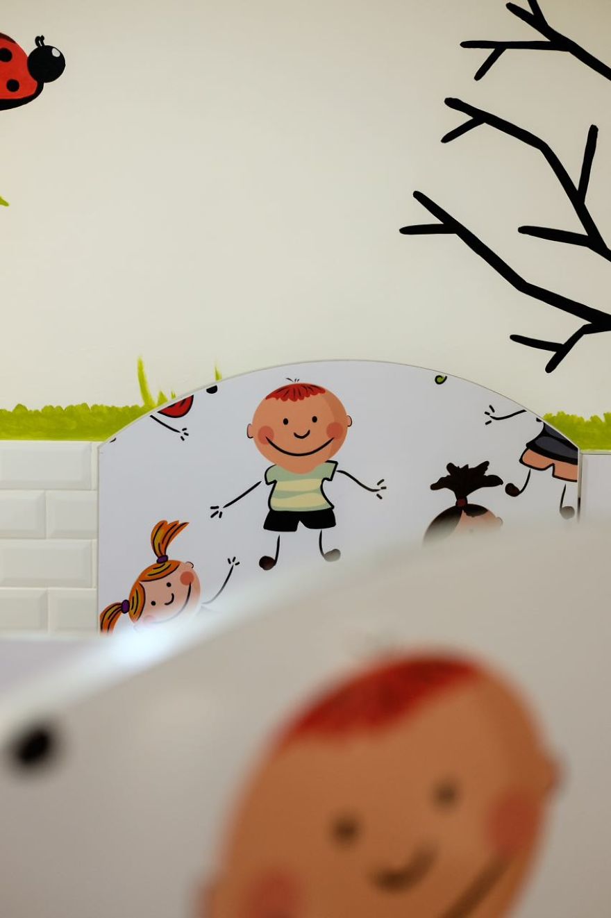 This Mural Made The Toilet Looks Cheerful And Fun