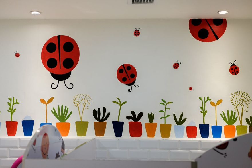 This Mural Made The Toilet Looks Cheerful And Fun