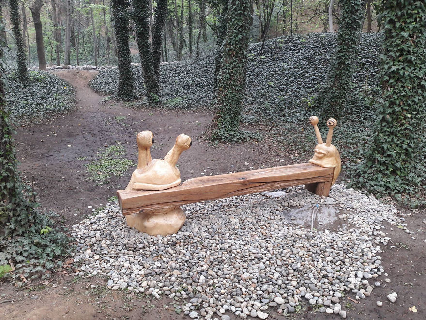 Romanian Artist Uses A Chainsaw To Turn Trees Into Sculptures, And The Result Is Impressive Romanian Artist Uses A Chainsaw To Turn Trees Into Sculptures, And The Result Is Impressive