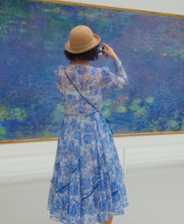 Photographer Spends Eternity Waiting For Museum Visitors To Match Artworks And The Result Is Worth The Wait Photographer Spends Eternity Waiting For Museum Visitors To Match Artworks And The Result Is Worth The Wait