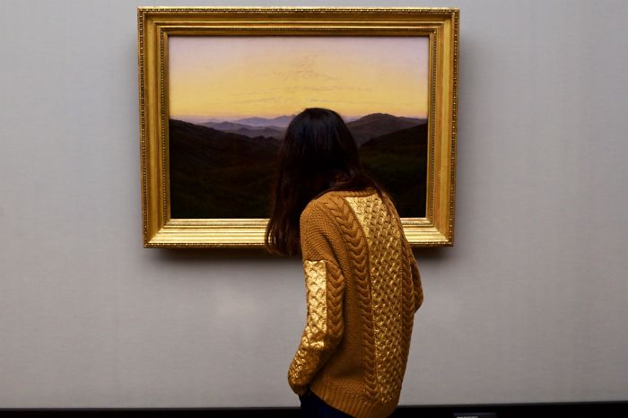 Photographer Spends Eternity Waiting For Museum Visitors To Match Artworks And The Result Is Worth The Wait Photographer Spends Eternity Waiting For Museum Visitors To Match Artworks And The Result Is Worth The Wait