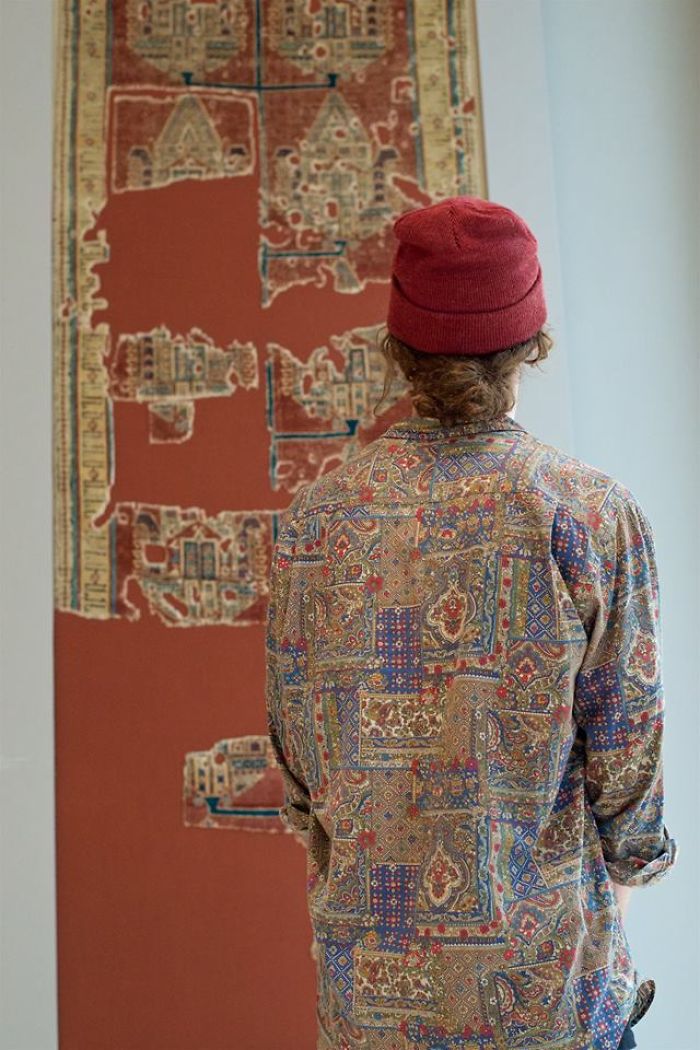 Photographer Spends Eternity Waiting For Museum Visitors To Match Artworks And The Result Is Worth The Wait Photographer Spends Eternity Waiting For Museum Visitors To Match Artworks And The Result Is Worth The Wait