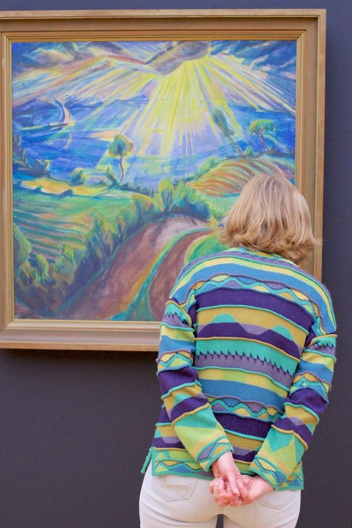 Photographer Spends Eternity Waiting For Museum Visitors To Match Artworks And The Result Is Worth The Wait Photographer Spends Eternity Waiting For Museum Visitors To Match Artworks And The Result Is Worth The Wait