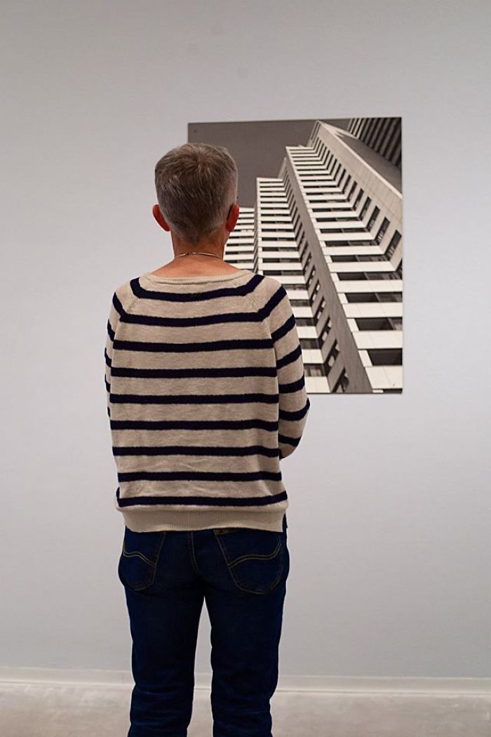 Photographer Spends Eternity Waiting For Museum Visitors To Match Artworks And The Result Is Worth The Wait Photographer Spends Eternity Waiting For Museum Visitors To Match Artworks And The Result Is Worth The Wait