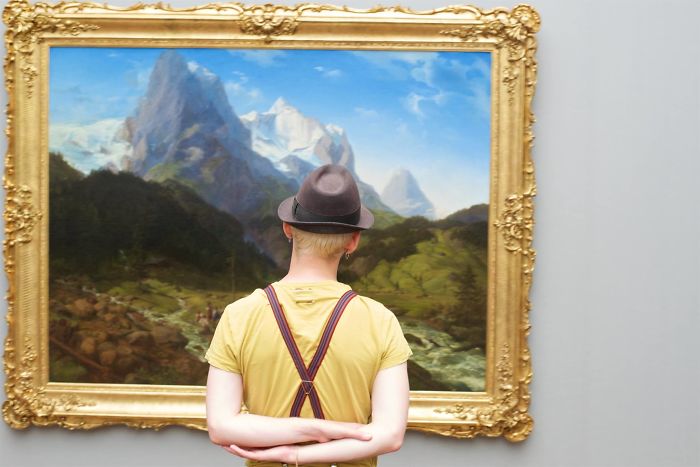 Photographer Spends Eternity Waiting For Museum Visitors To Match Artworks And The Result Is Worth The Wait Photographer Spends Eternity Waiting For Museum Visitors To Match Artworks And The Result Is Worth The Wait
