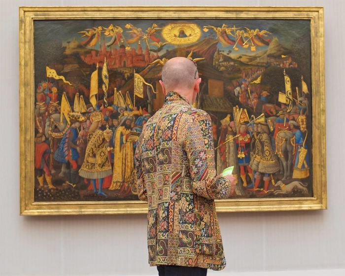 Photographer Spends Eternity Waiting For Museum Visitors To Match Artworks And The Result Is Worth The Wait Photographer Spends Eternity Waiting For Museum Visitors To Match Artworks And The Result Is Worth The Wait