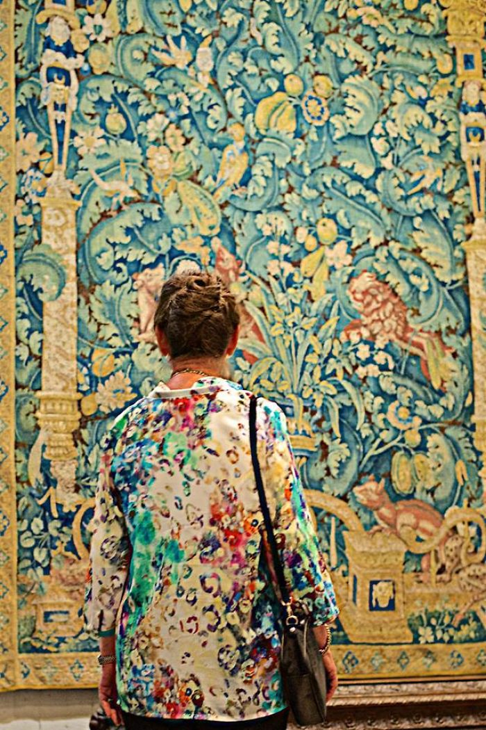 Photographer Spends Eternity Waiting For Museum Visitors To Match Artworks And The Result Is Worth The Wait Photographer Spends Eternity Waiting For Museum Visitors To Match Artworks And The Result Is Worth The Wait