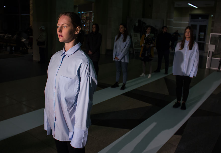 Artists Stood Motionless For 24 Hours To Spread The Message About Organ Donation Artists Stood Motionless For 24 Hours To Spread The Message About Organ Donation