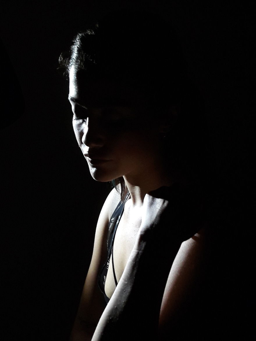 I Made A Photoshoot Only With A Single Flashlight And A Randomly Selected Average Smartphone I Made A Photoshoot Only With A Single Flashlight And A Randomly Selected Average Smartphone