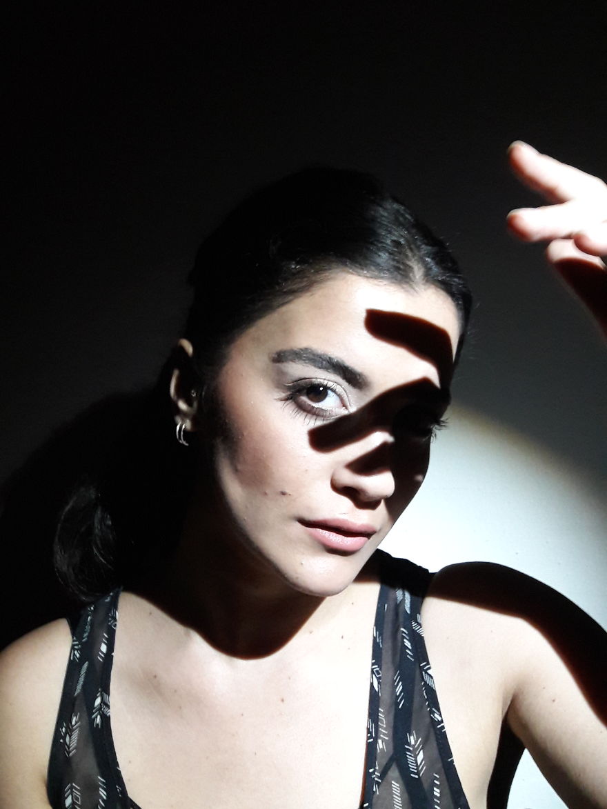 I Made A Photoshoot Only With A Single Flashlight And A Randomly Selected Average Smartphone I Made A Photoshoot Only With A Single Flashlight And A Randomly Selected Average Smartphone