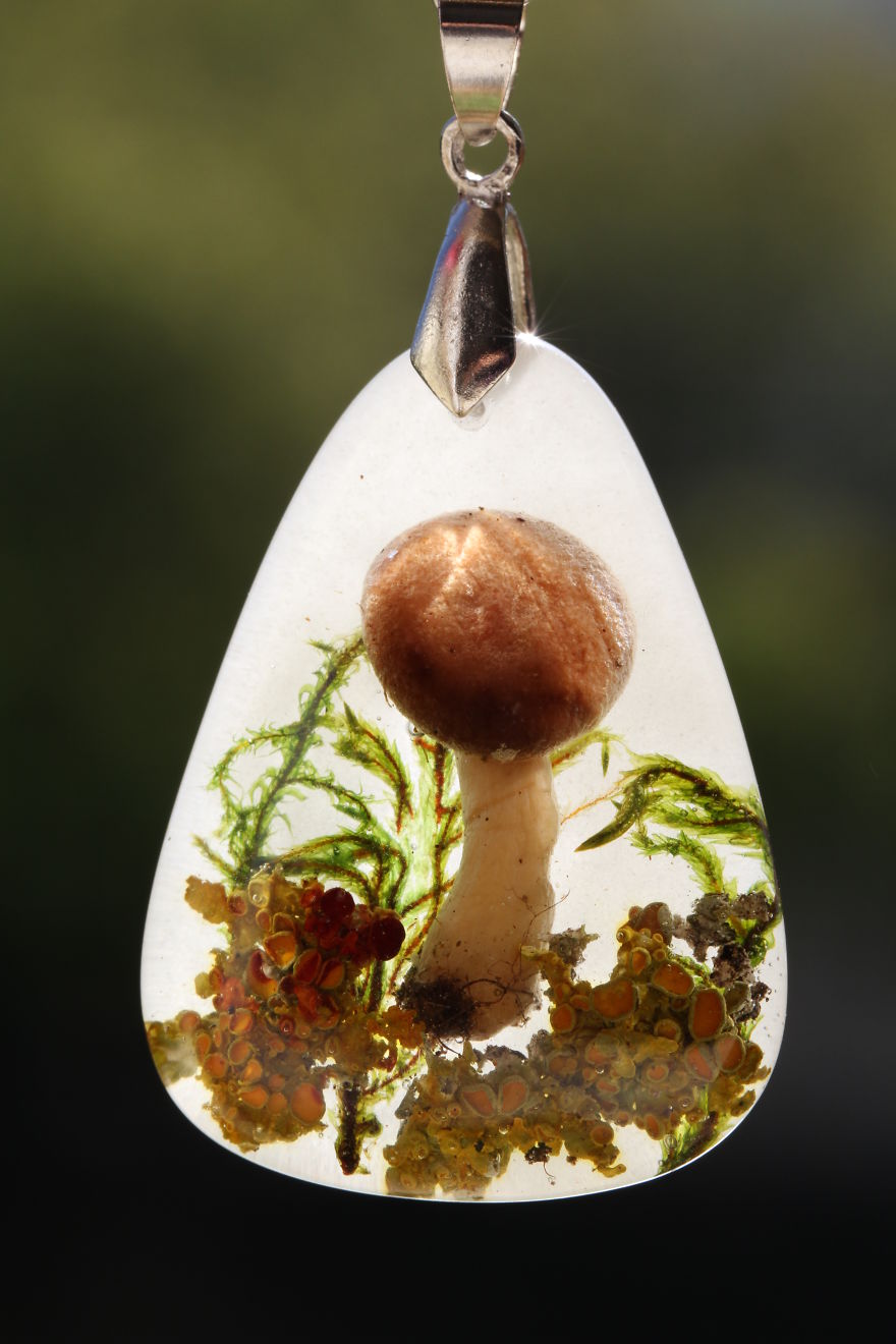 I Capture The Beauty Of Woodlands And Meadows In Resin Jewelry I Capture The Beauty Of Woodlands And Meadows In Resin Jewelry