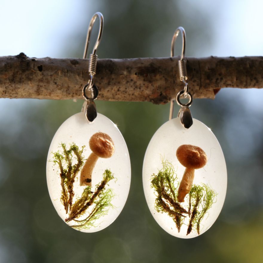 I Capture The Beauty Of Woodlands And Meadows In Resin Jewelry I Capture The Beauty Of Woodlands And Meadows In Resin Jewelry