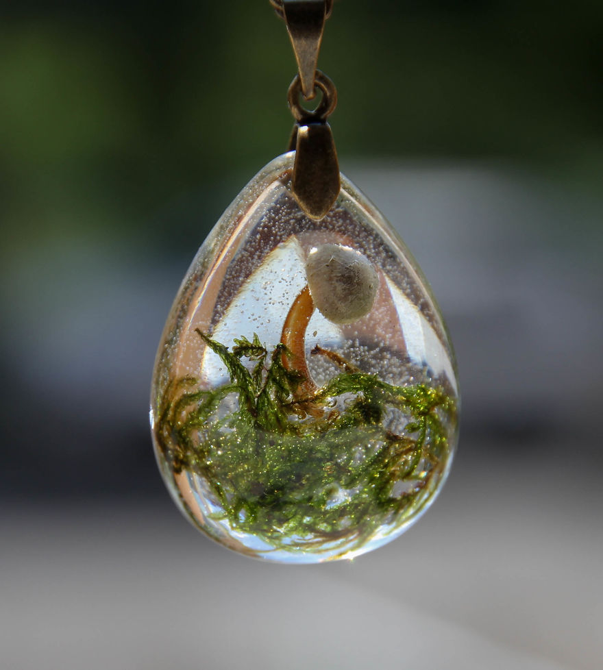 I Capture The Beauty Of Woodlands And Meadows In Resin Jewelry I Capture The Beauty Of Woodlands And Meadows In Resin Jewelry