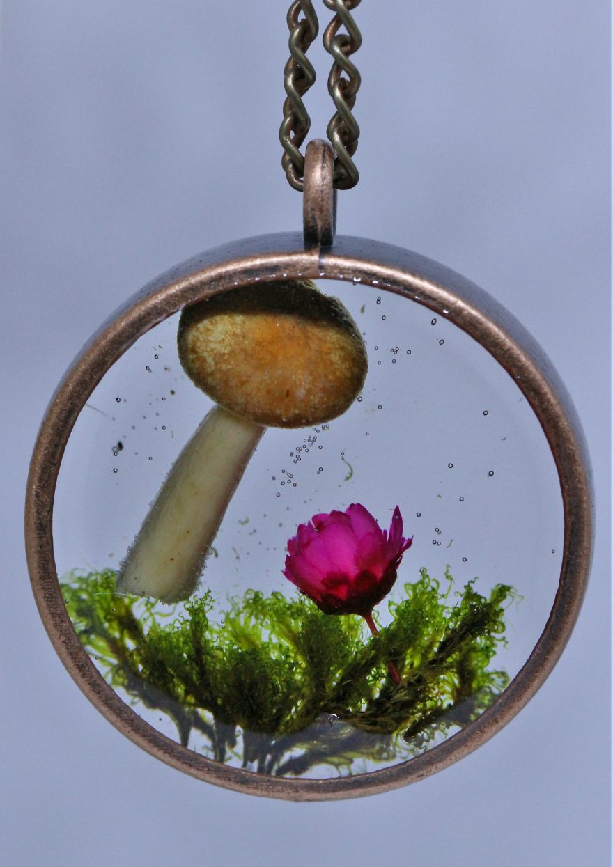 I Capture The Beauty Of Woodlands And Meadows In Resin Jewelry I Capture The Beauty Of Woodlands And Meadows In Resin Jewelry