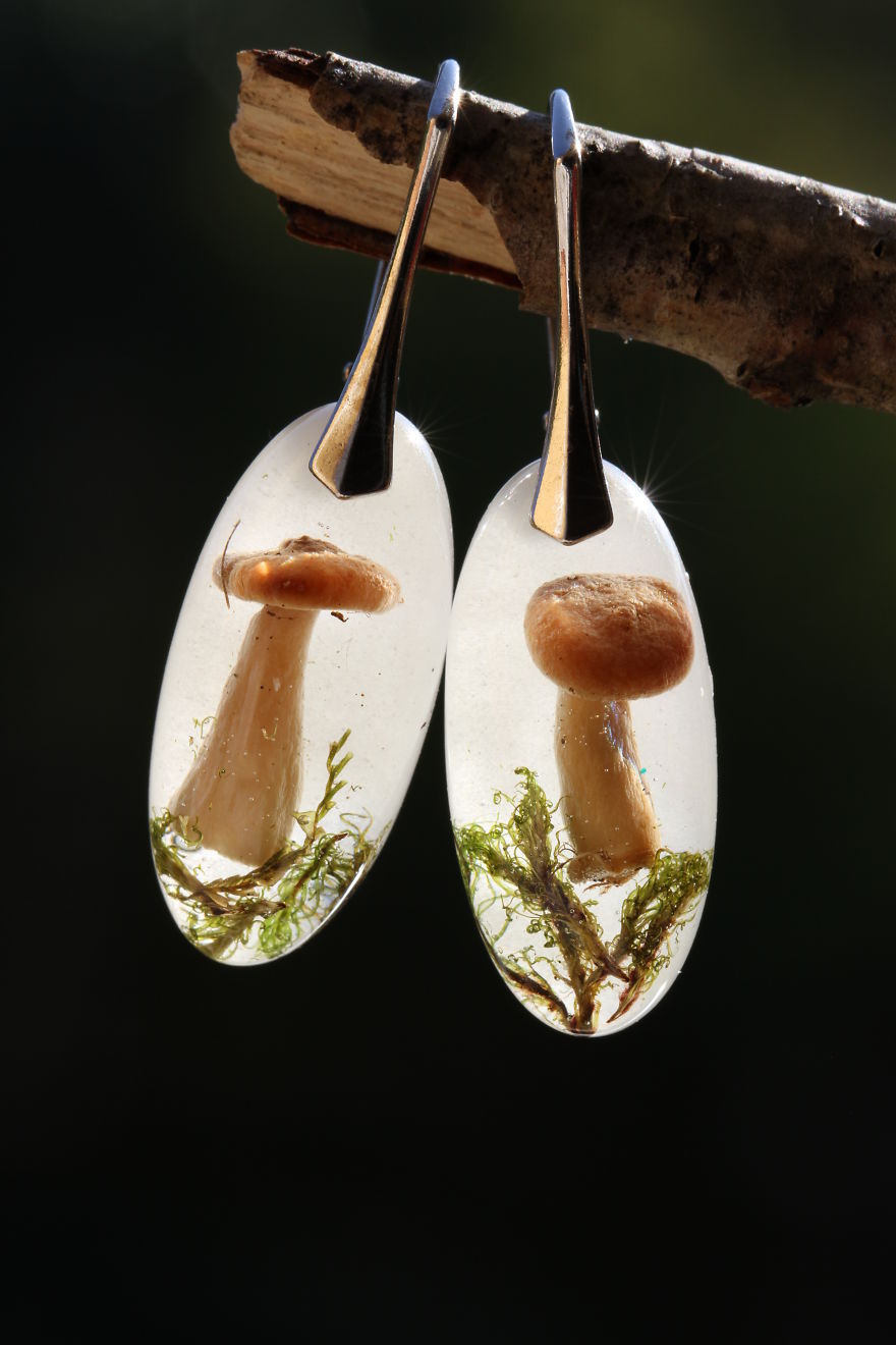 I Capture The Beauty Of Woodlands And Meadows In Resin Jewelry I Capture The Beauty Of Woodlands And Meadows In Resin Jewelry