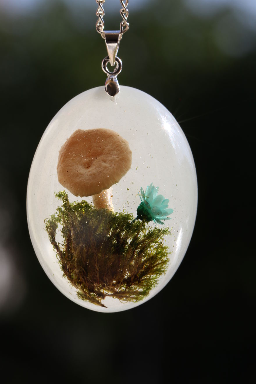 I Capture The Beauty Of Woodlands And Meadows In Resin Jewelry I Capture The Beauty Of Woodlands And Meadows In Resin Jewelry