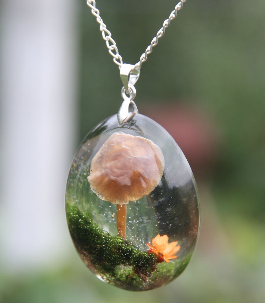 I Capture The Beauty Of Woodlands And Meadows In Resin Jewelry I Capture The Beauty Of Woodlands And Meadows In Resin Jewelry