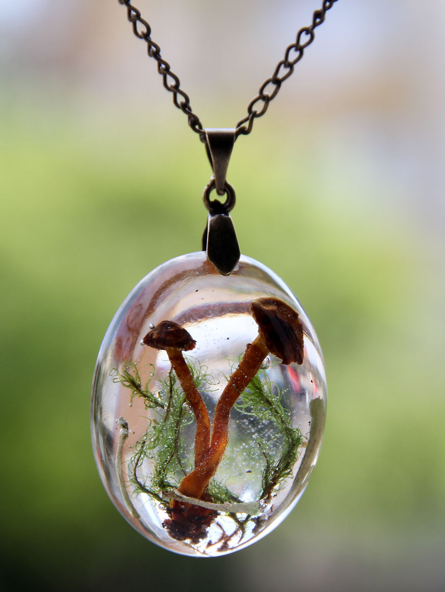 I Capture The Beauty Of Woodlands And Meadows In Resin Jewelry I Capture The Beauty Of Woodlands And Meadows In Resin Jewelry