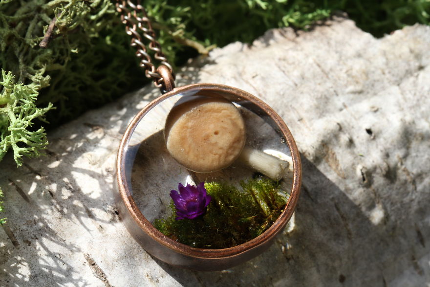 I Capture The Beauty Of Woodlands And Meadows In Resin Jewelry I Capture The Beauty Of Woodlands And Meadows In Resin Jewelry